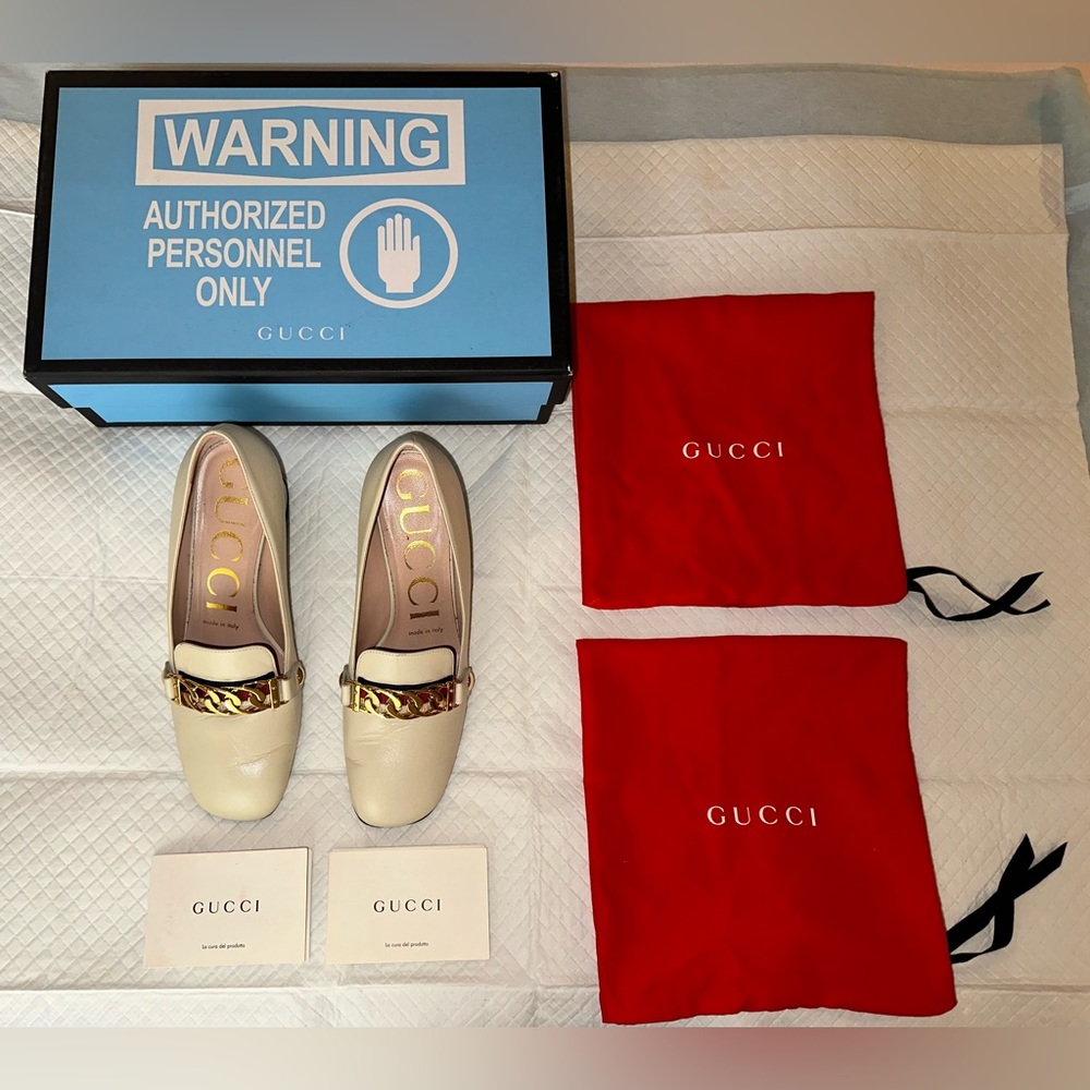 Gucci Sylvie Leather Pumps White Cream Mid Heel Loafer Web Chain size 6